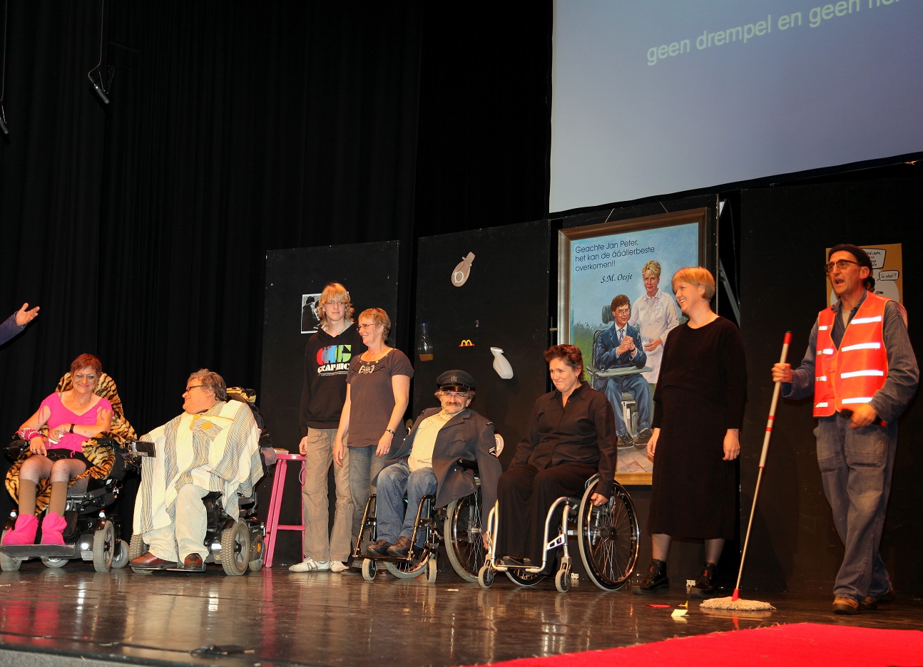 Theater Aaibaarheidsfactor10 op podium cultureel centrum de lindenberg